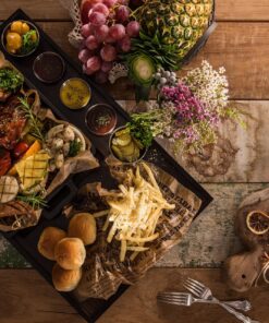 Bourgondisch diner Breda bij Het Zusje met Brabant Maatjes deelnemers aan tafel